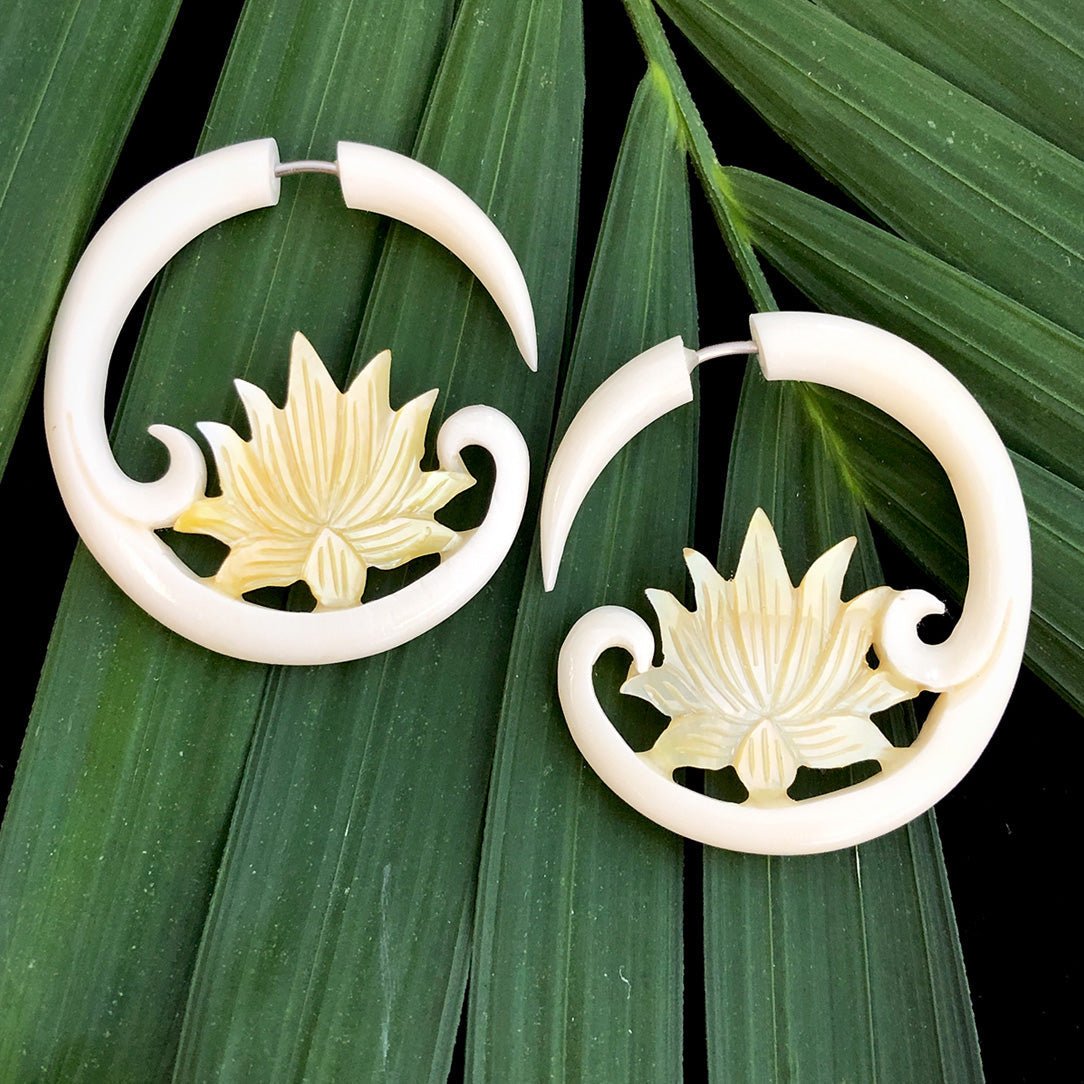 Lotus Moons - Bone with Shell - Tree Spirit Wellness