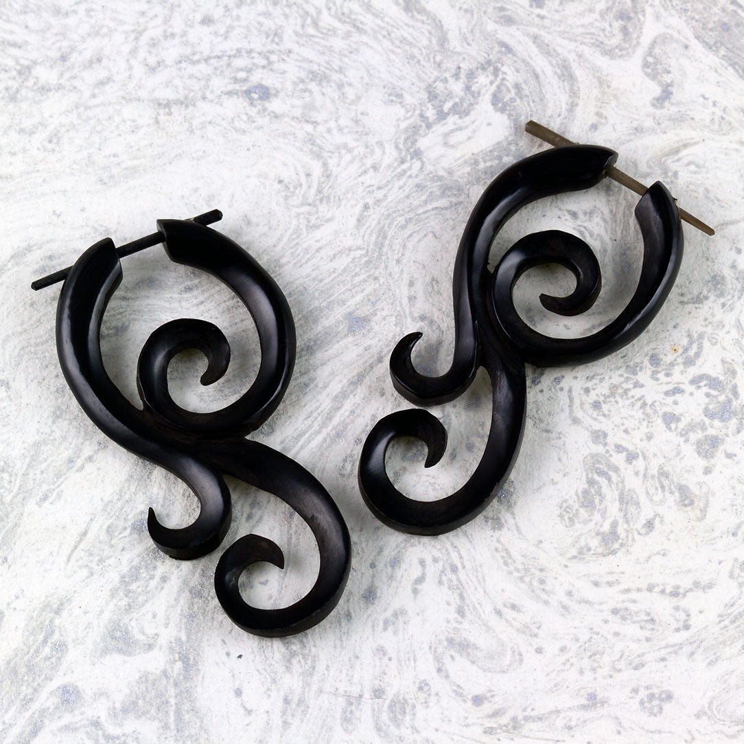 Nilanu Curls - Horn - Tree Spirit Wellness